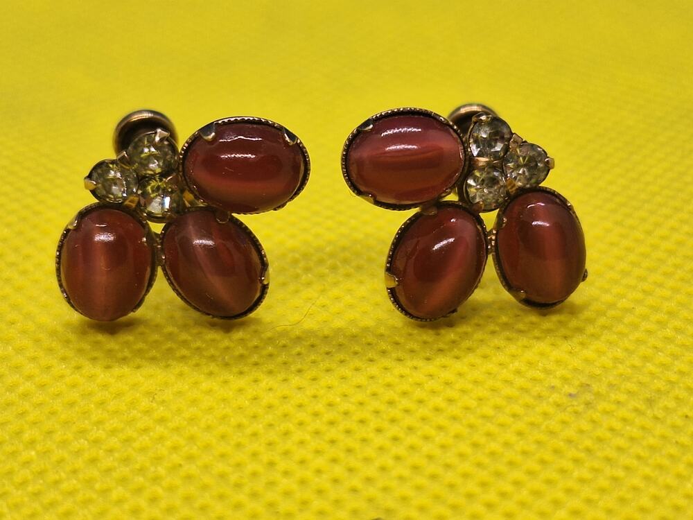 Amco 14kgf cats eye screwback earrings excellent estate find